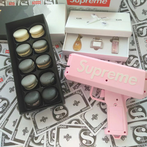 欧洲男青年撒尿自慰Gay
