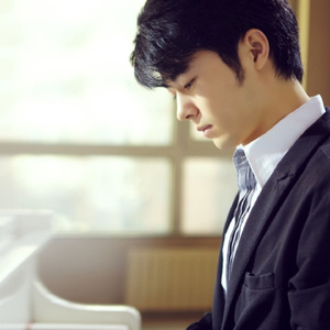 欧洲男青年撒尿自慰Gay
